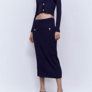 💙 ZARA Knit Midi Skirt with Golden Buttons